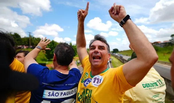 Confira os favoritos para o possível Ministério de Flávio Bolsonaro