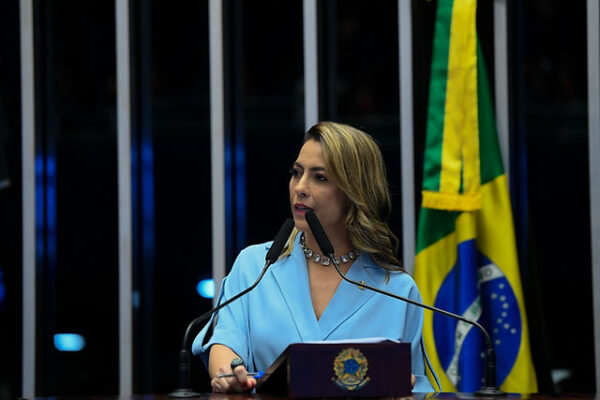 Soraya entra na guerra contra o maior roubo aos aposentados da história e assina CPMI