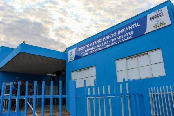 Mãe agradece equipe do UPA Tiradentes e gestão Adriane: “Atendimento salvou a vida do meu filho”