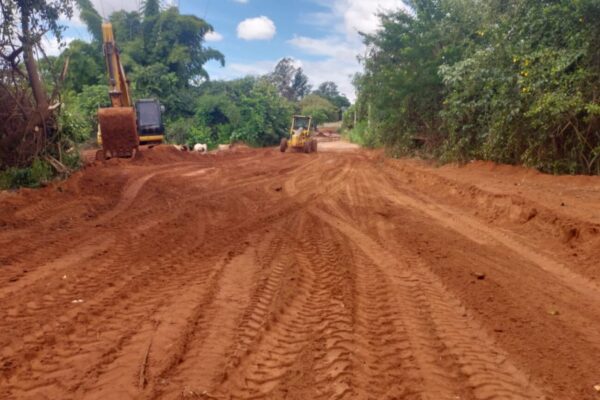 Prefeitura conclui obra e libera tráfego em estrada destruída pela chuva na Chácara dos Poderes