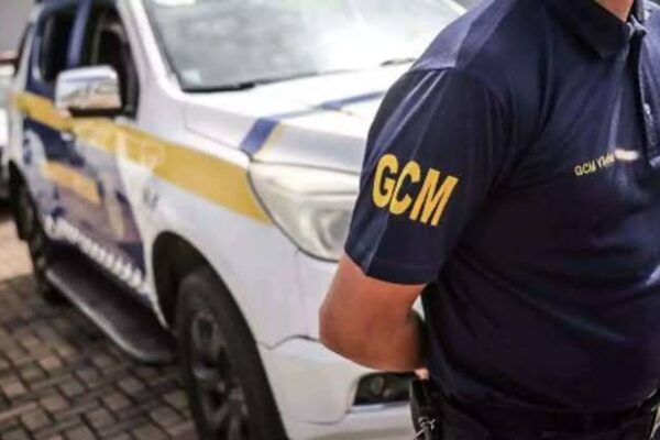 Meliante com tornozeleira eletrônica atropela guarda municipal durante fuga em blitz
