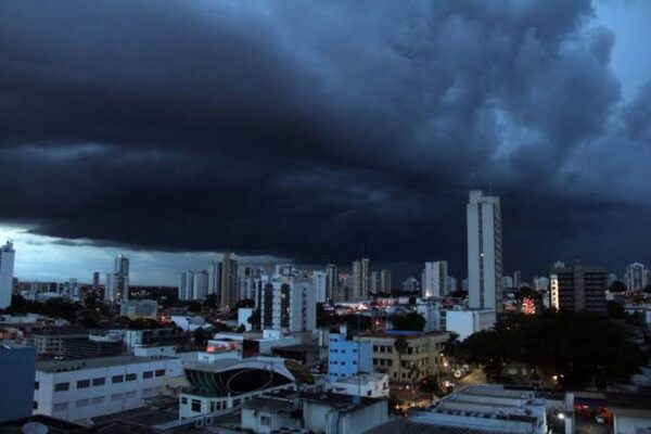 Inmet emite alerta de chuvas intensas e chegada de frente fria derruba temperaturas em MS